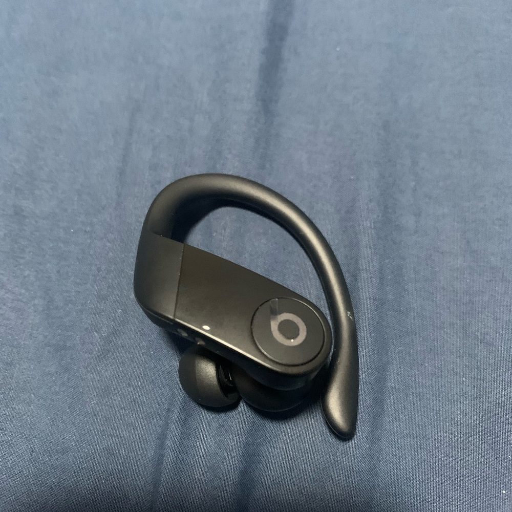 Powerbeats Pros - Black Bluetooth Earbuds